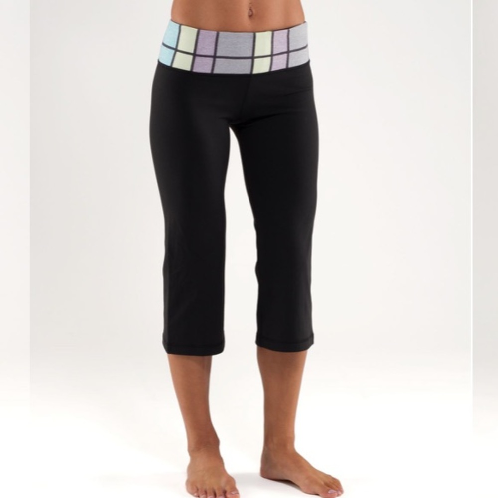 Lululemon groove crop reversible leggings size 4